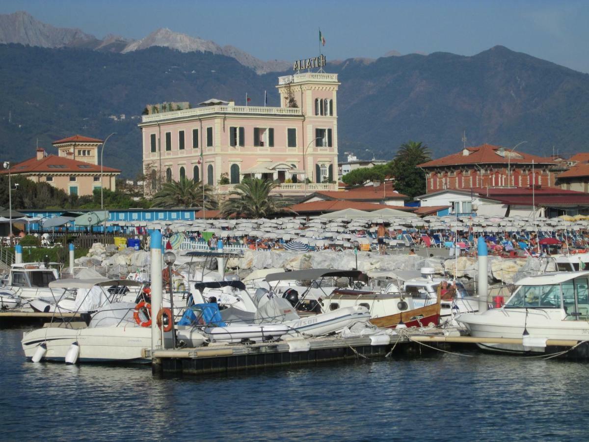 Hotel Italia Marina di Massa Exterior foto